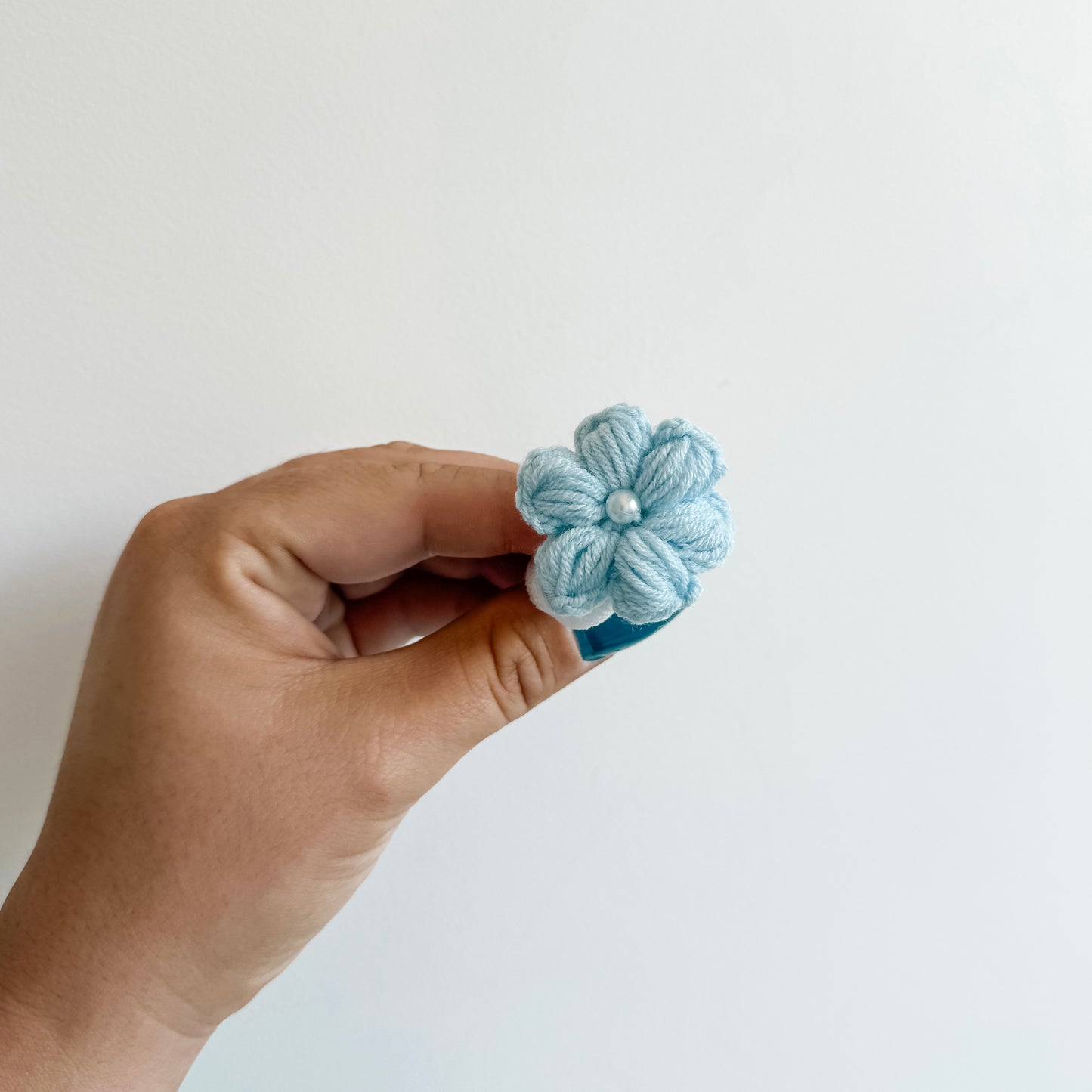 Blue flower bobble