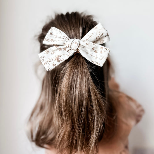 Oversized autumn breeze bow